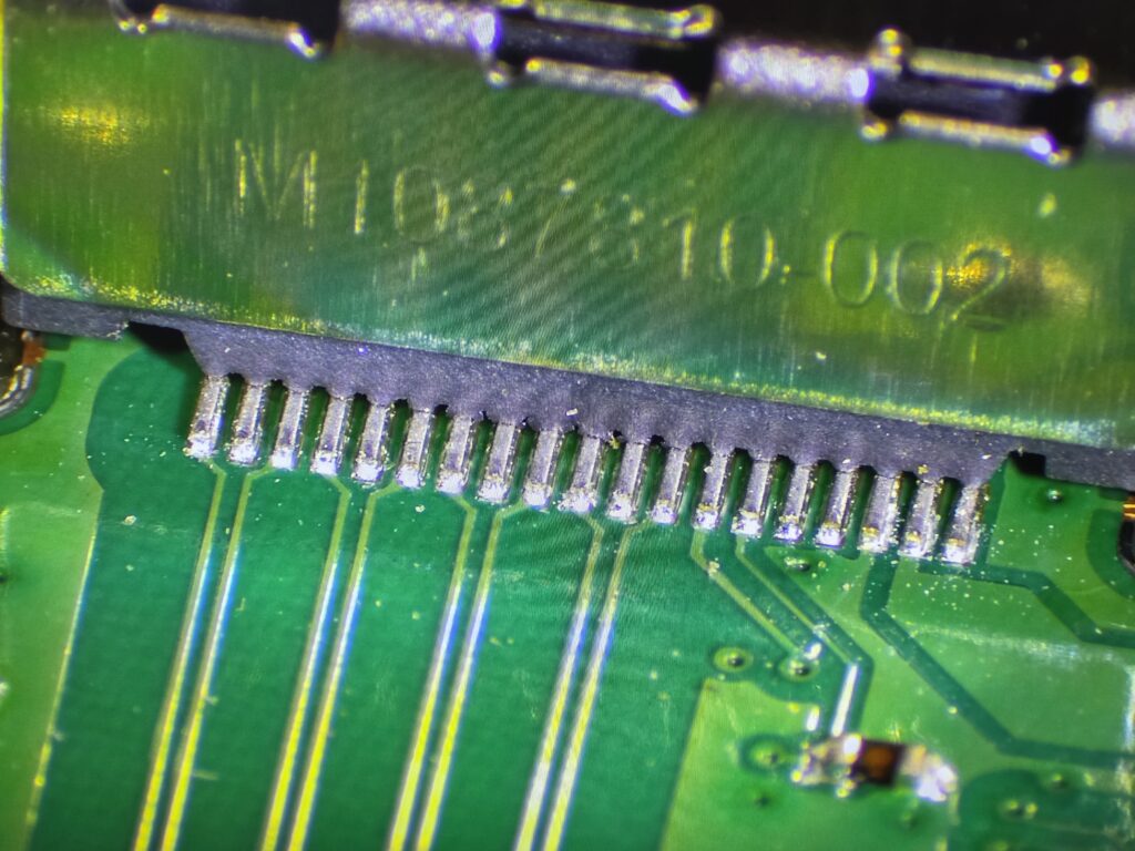 Connecteur HDMI Xbox après réparation et microsoudure de précision chez MrTechRepair.