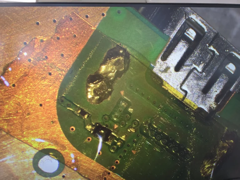 Port HDMI PlayStation endommagé après une mauvaise réparation 1